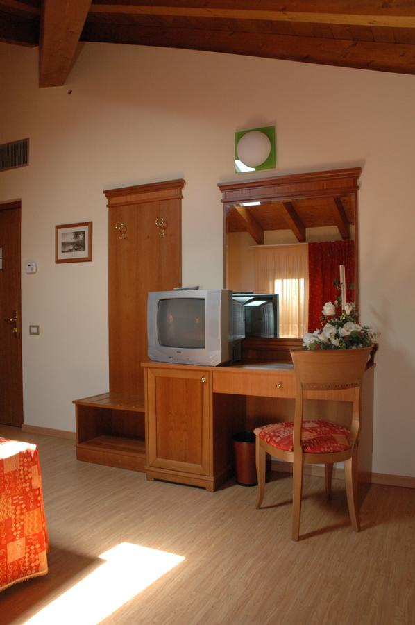 Hotel Il Borghetto Bariano Exterior photo